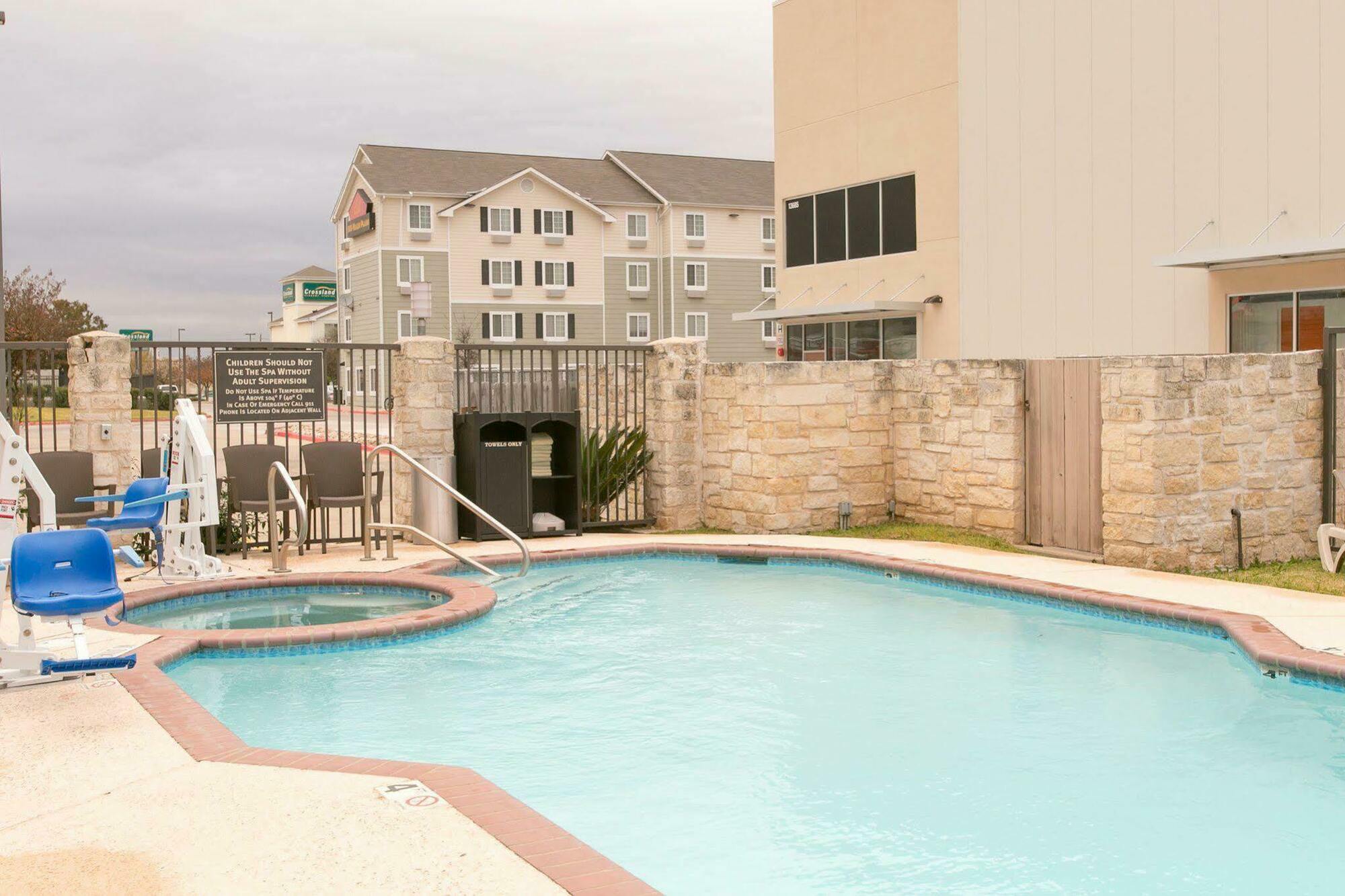 Comfort Suites Austin Nw Lakeline Exterior foto